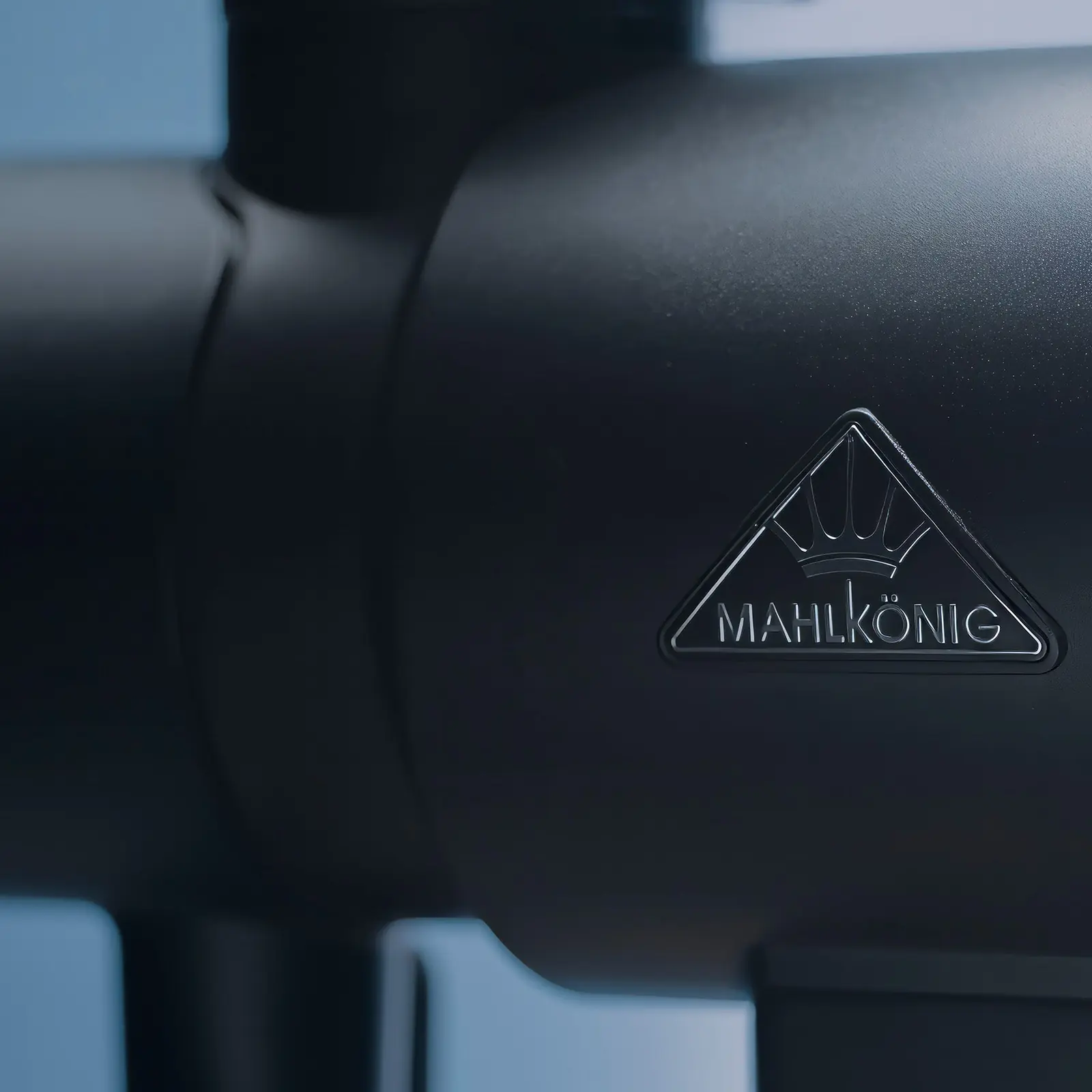 Embossed Mahlkönig logo on the side of the EK Omnia